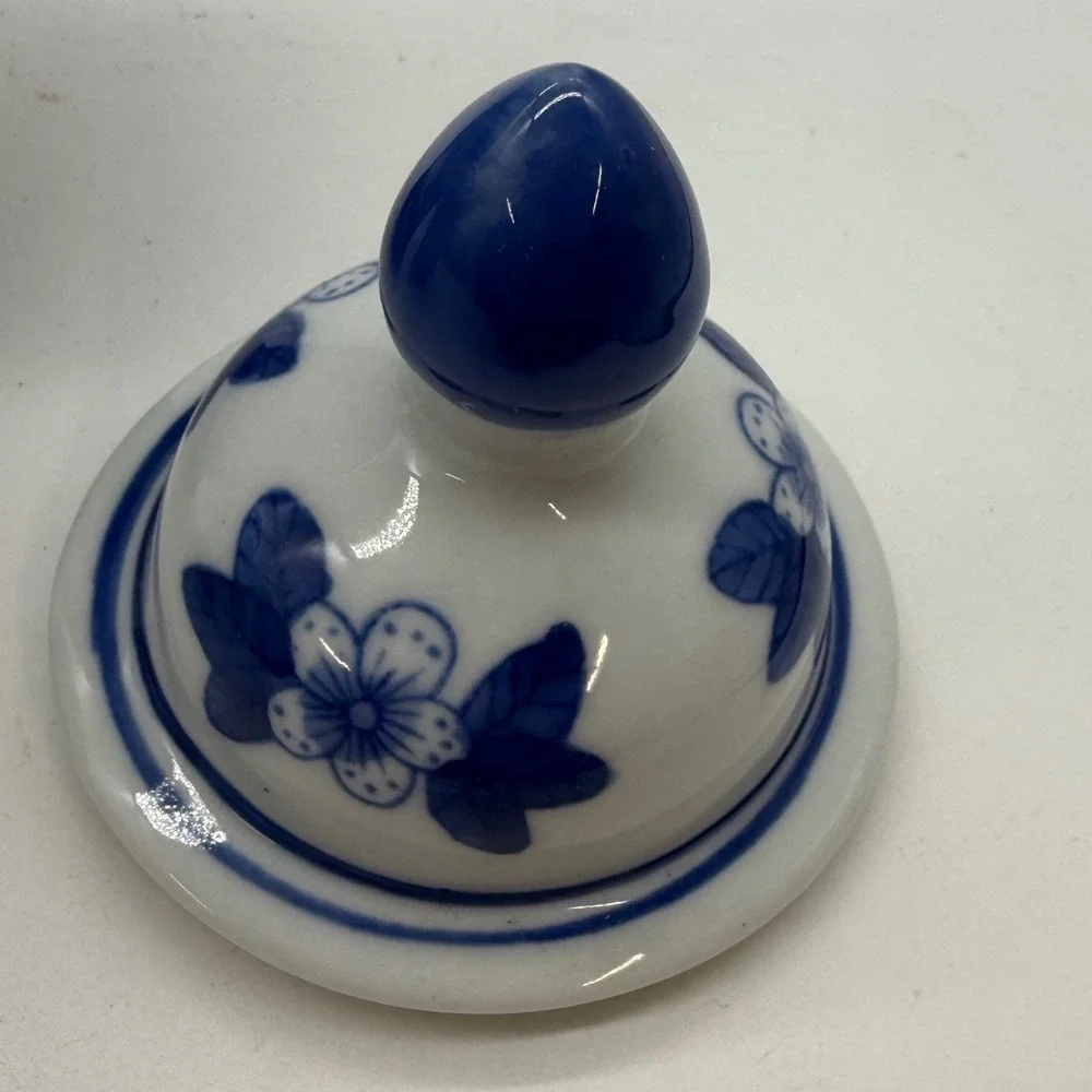 Vintage Blue and White Ceramic Ginger Jars Set of 2 Floral Lattice Chinoiserie